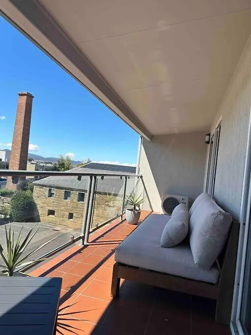 City Fringe Modern Apartment With Car Parking Hobart
